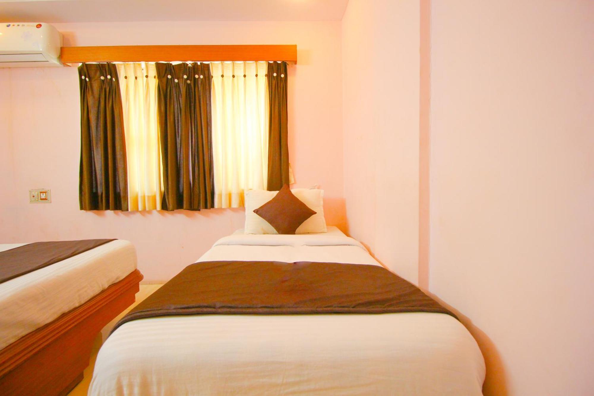 Hotel Upasana Rajkot Ngoại thất bức ảnh