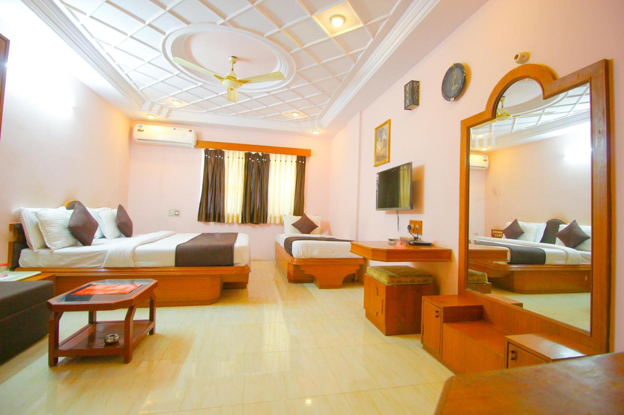 Hotel Upasana Rajkot Ngoại thất bức ảnh