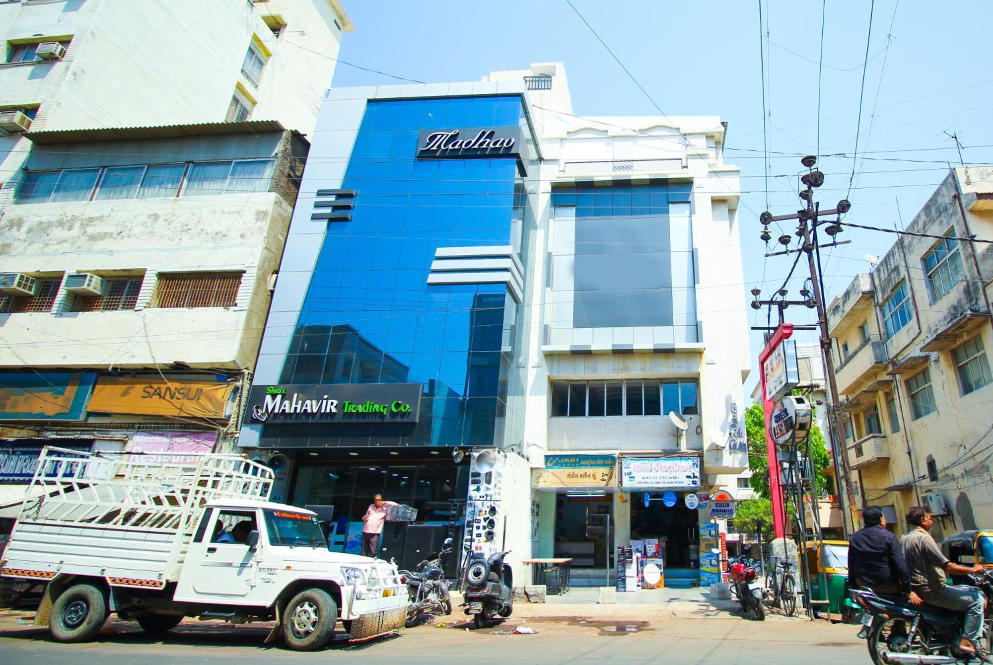 Hotel Upasana Rajkot Ngoại thất bức ảnh