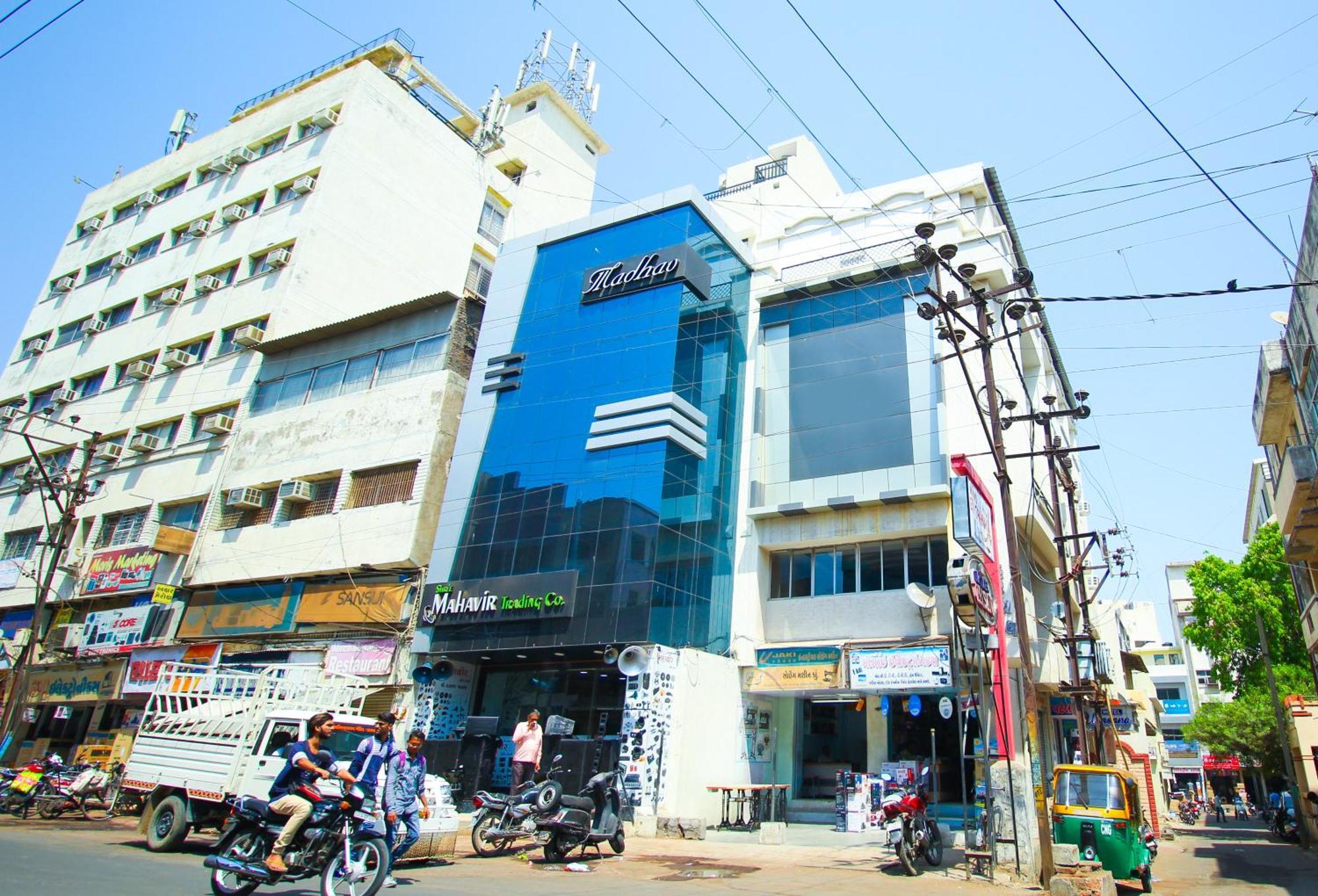 Hotel Upasana Rajkot Ngoại thất bức ảnh