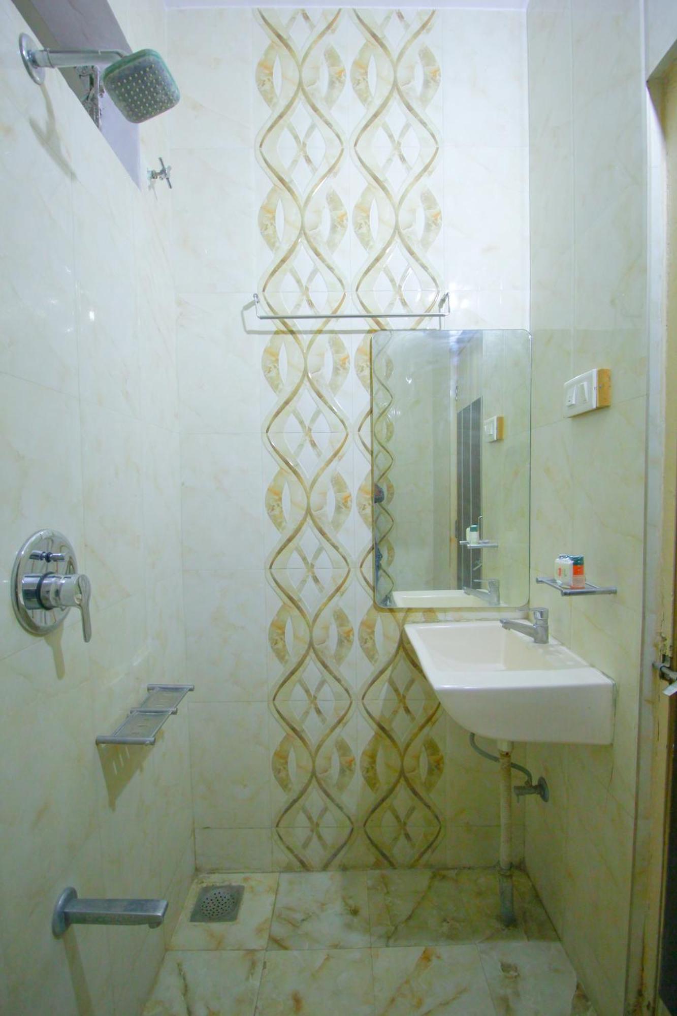 Hotel Upasana Rajkot Ngoại thất bức ảnh