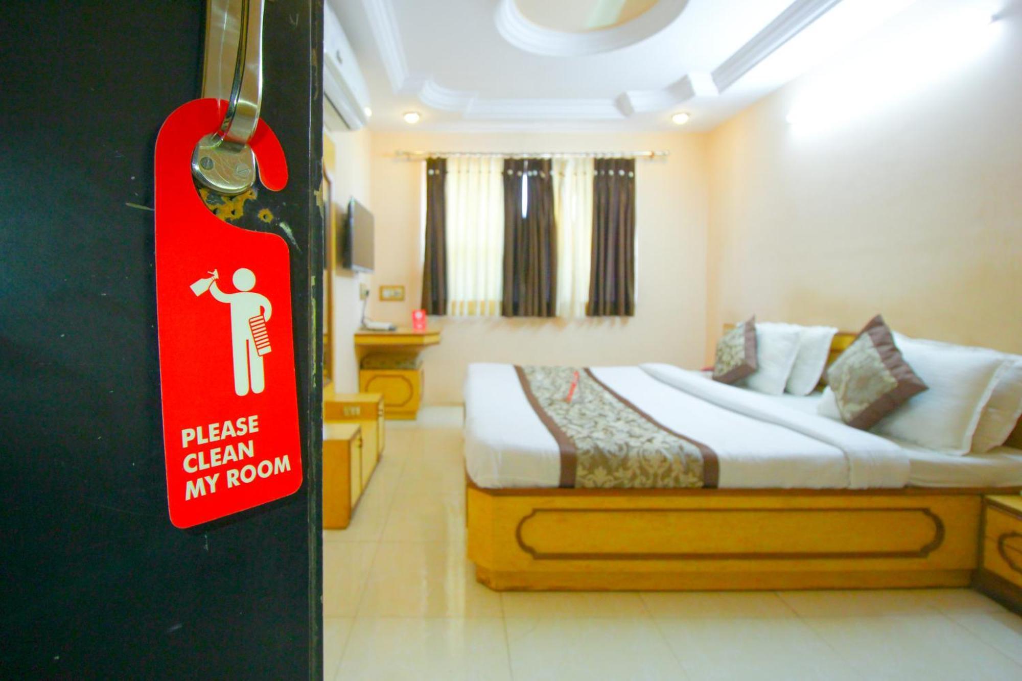 Hotel Upasana Rajkot Ngoại thất bức ảnh