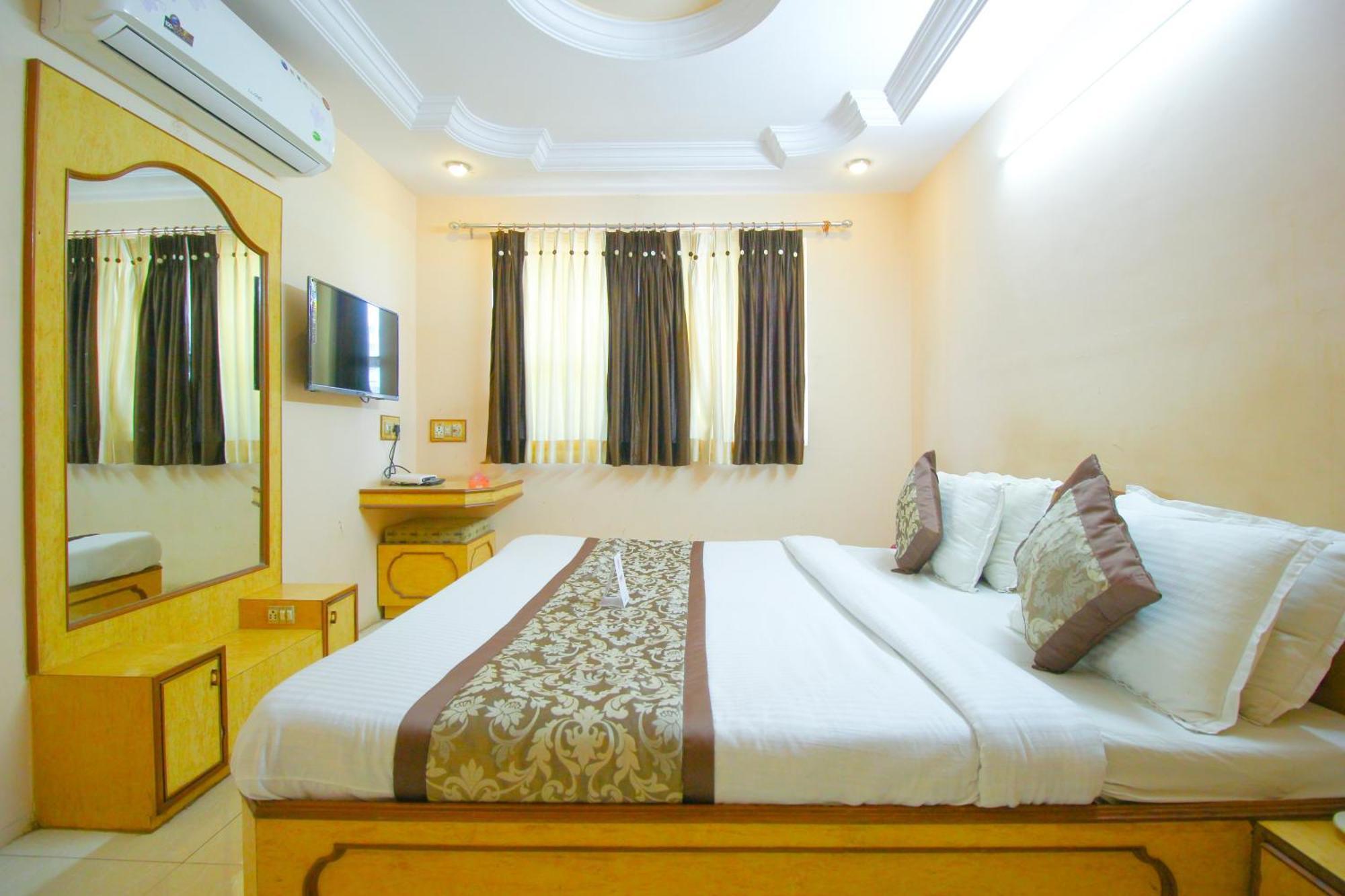 Hotel Upasana Rajkot Ngoại thất bức ảnh