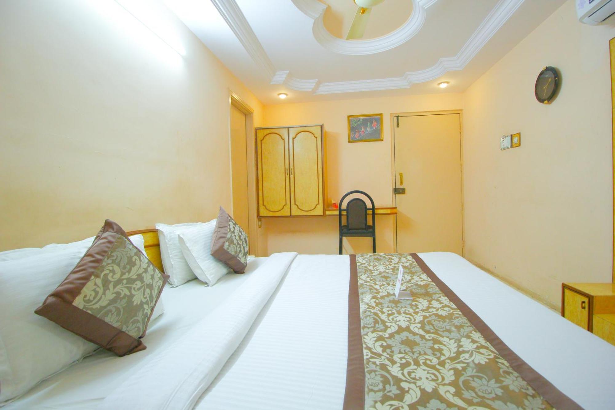 Hotel Upasana Rajkot Ngoại thất bức ảnh