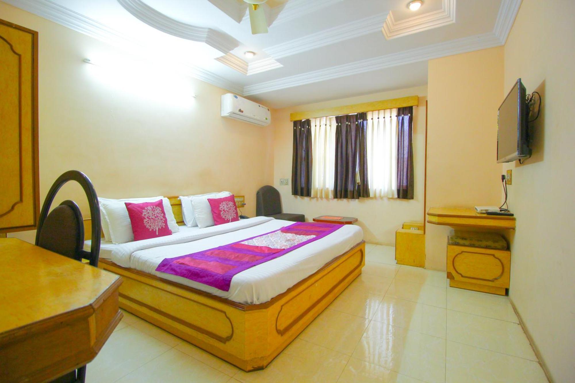 Hotel Upasana Rajkot Ngoại thất bức ảnh