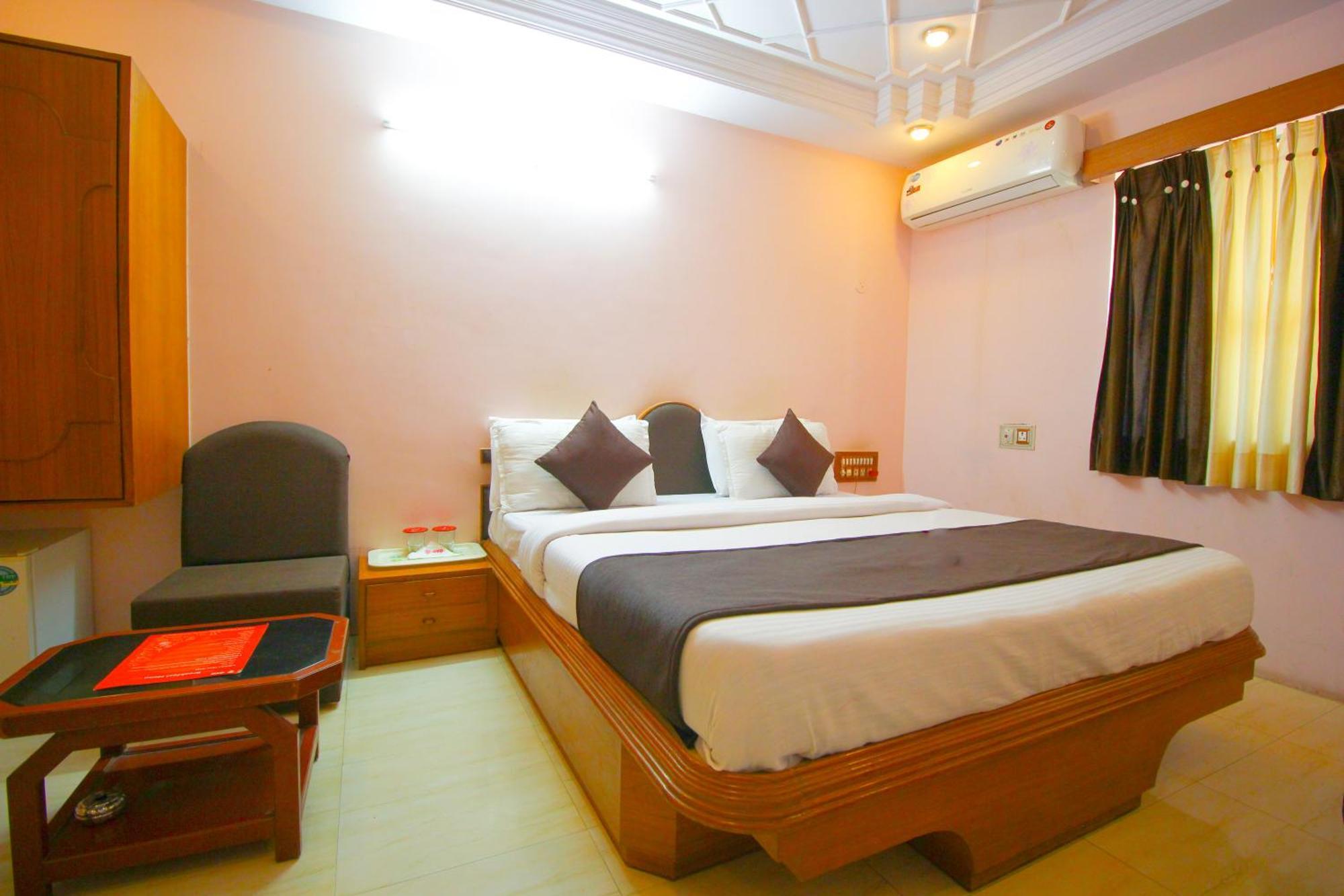 Hotel Upasana Rajkot Ngoại thất bức ảnh