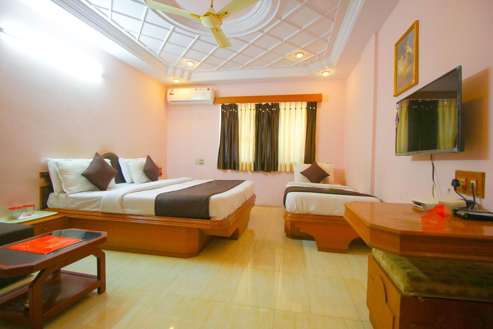Hotel Upasana Rajkot Ngoại thất bức ảnh
