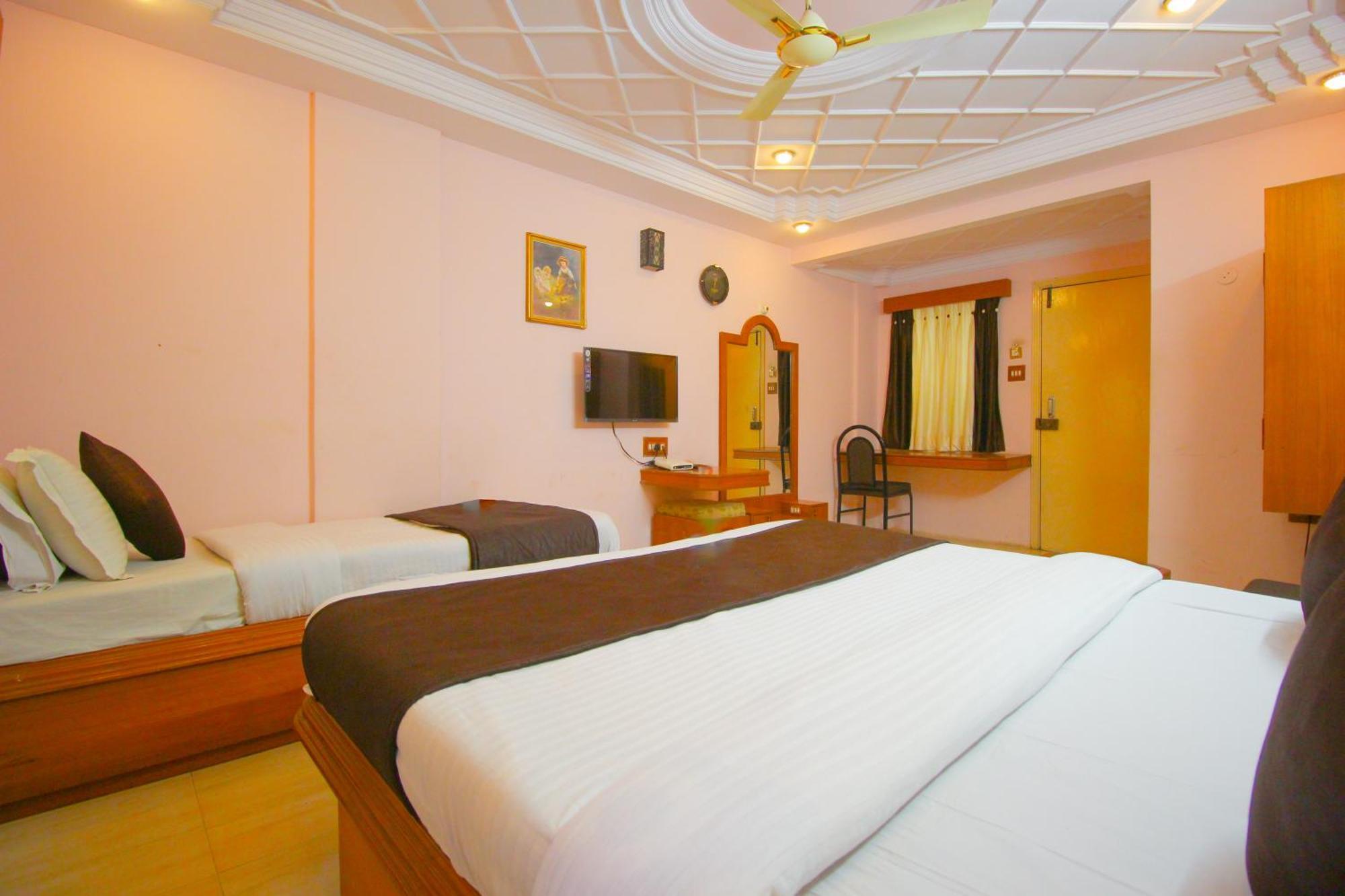 Hotel Upasana Rajkot Ngoại thất bức ảnh