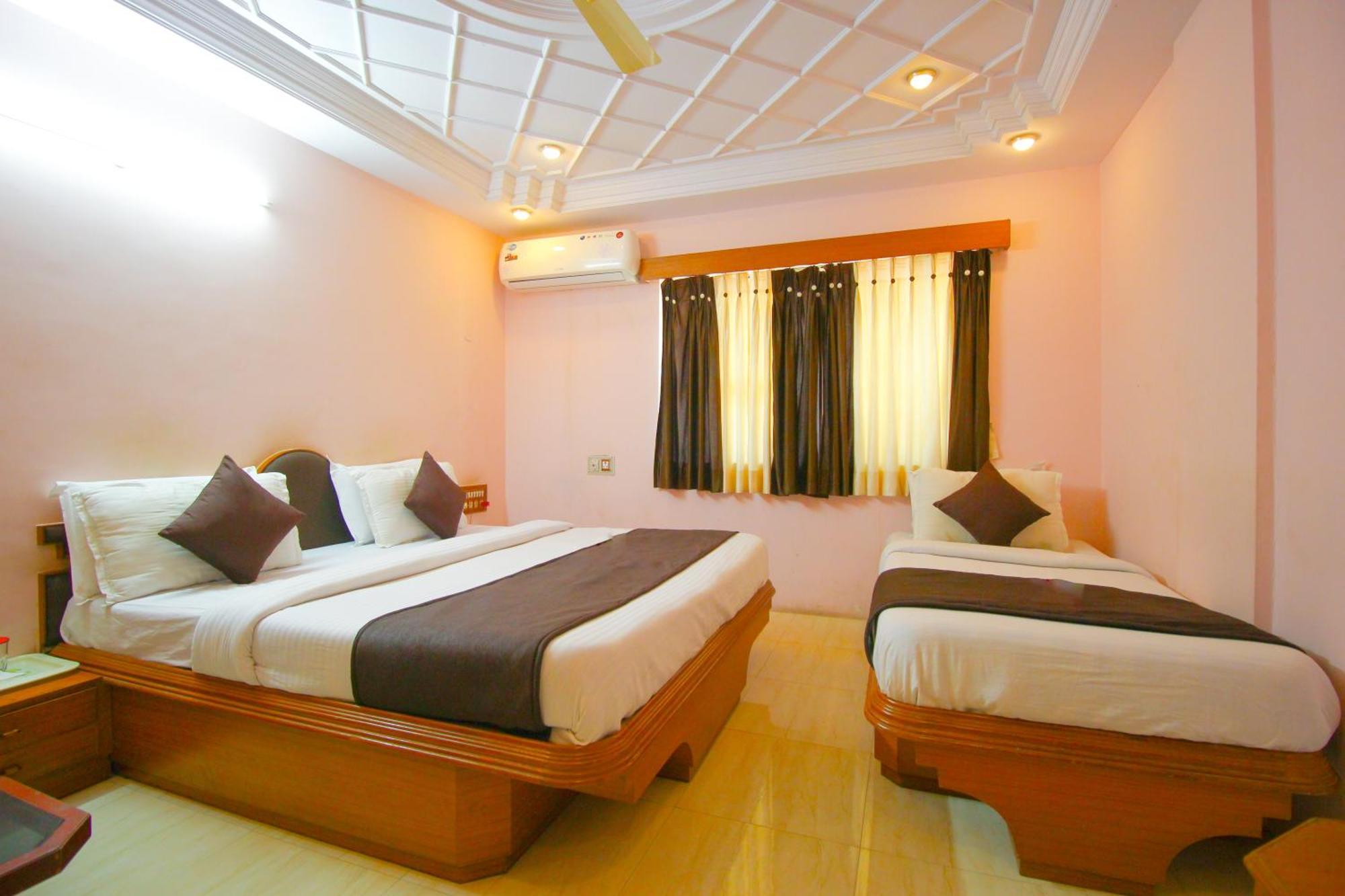 Hotel Upasana Rajkot Ngoại thất bức ảnh