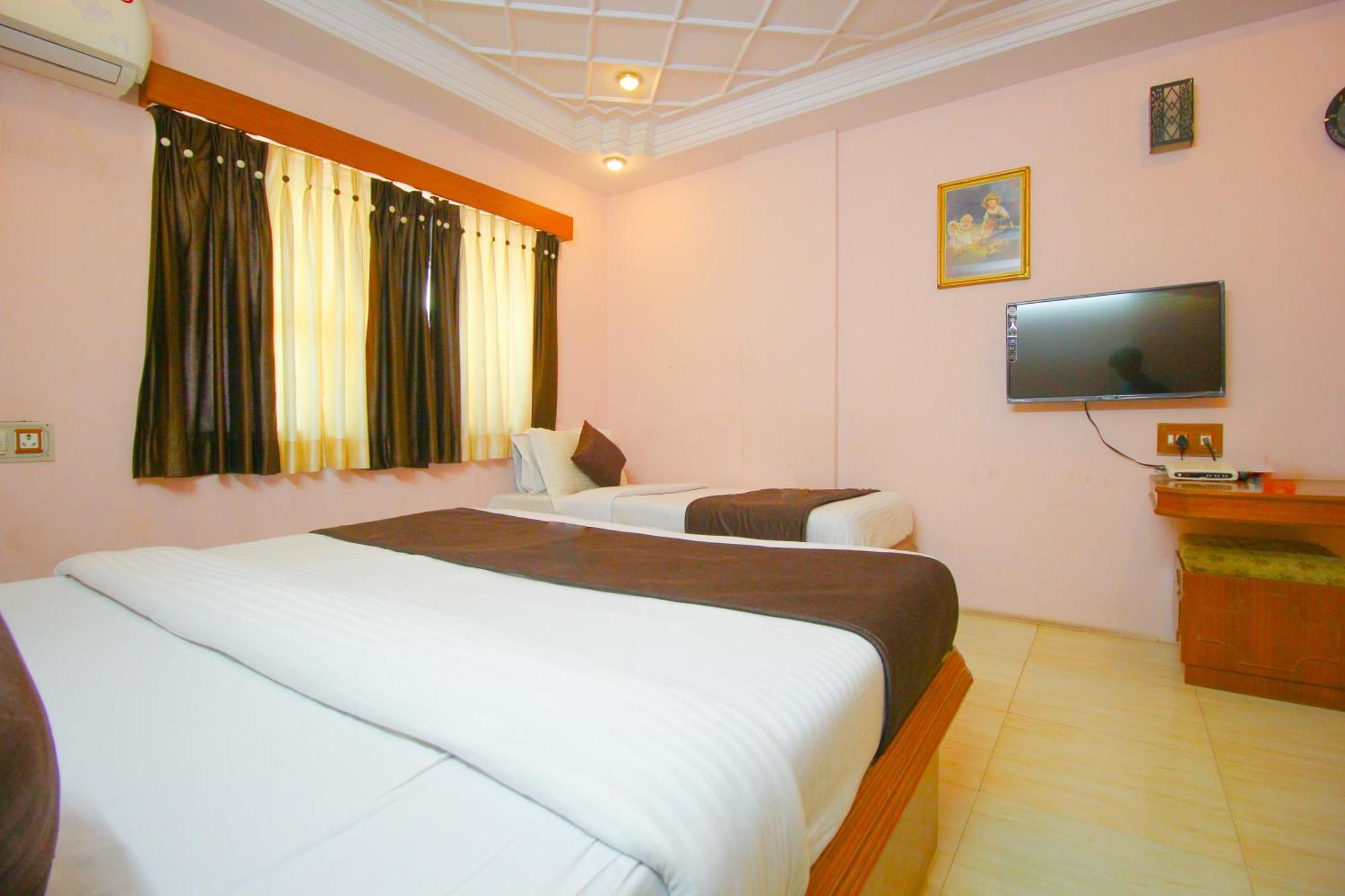 Hotel Upasana Rajkot Ngoại thất bức ảnh