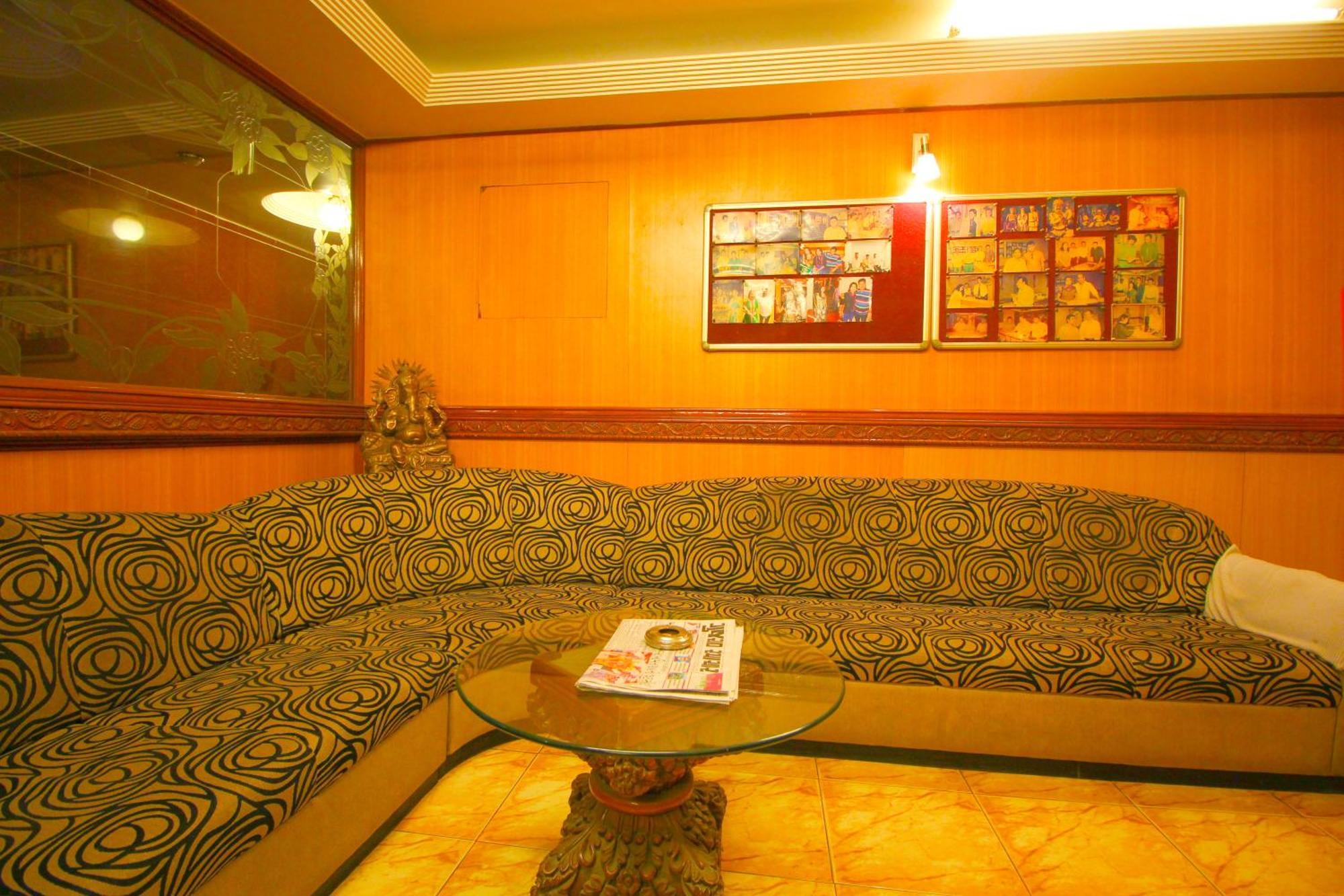 Hotel Upasana Rajkot Ngoại thất bức ảnh