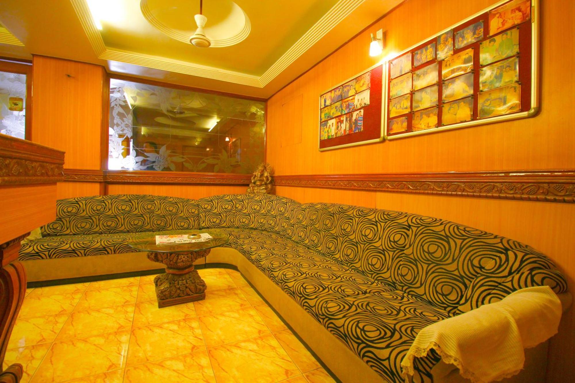 Hotel Upasana Rajkot Ngoại thất bức ảnh