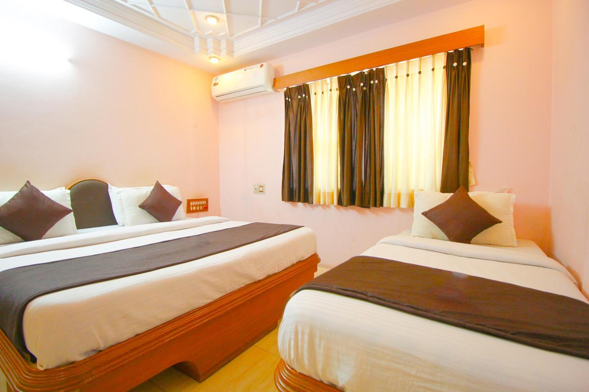Hotel Upasana Rajkot Ngoại thất bức ảnh